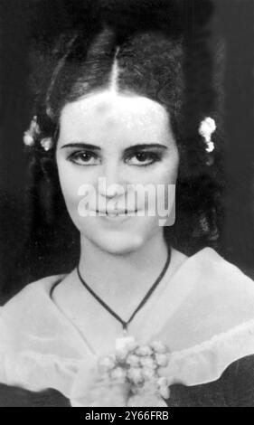 La comtesse Geraldine Apponyi petite-fille du comte Louis Apponyi quand elle est apparue comme Mimi dans une production amateur de le Bohème dans Beddest le 29 janvier 1938 Banque D'Images