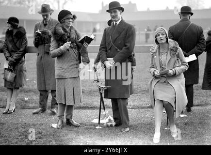 M. John Drury Lowe et Mlle Rosemary Hope Vere à la réunion CUP à Derby le 14 novembre 1929 Banque D'Images