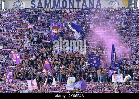 Les supporters d'ACF Fiorentina lors de l'ACF Fiorentina vs SS Lazio, match de football italien Serie A à Florence, Italie, le 22 septembre 2024 Banque D'Images