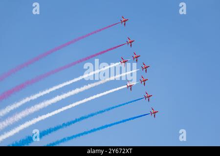 Royal Air Force - équipe de voltige 'Red Arrows' se produisant au Royal International Air Tattoo 2024. Banque D'Images