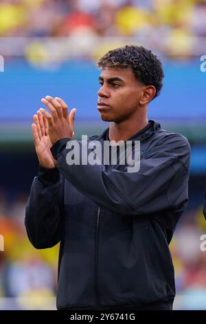 VILLARREAL, ESPAGNE - 22 SEPTEMBRE : Lamine Yamal Winger droit du FC Barcelone regarde avant le match de la liga EA Sports entre Villarreal et le FC Barcelone à l'Estadio de la Ceramica le 22 septembre 2024 à Villarreal, Espagne. (Photo de Jose Torres/photos Players images/Magara Press) Banque D'Images