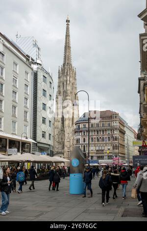 Soyez Cathédrale d'Étienne et magasins à Vienne, Autriche Banque D'Images