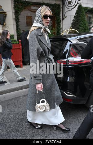 Paris, France. 24 septembre 2024. Elizabeth Debicki est vue lors de la semaine de la mode à Paris, en France, le 24 septembre 2024. Photo de Julien Reynaud/APS-médias/ABACAPRESS. COM Credit : Abaca Press/Alamy Live News Banque D'Images