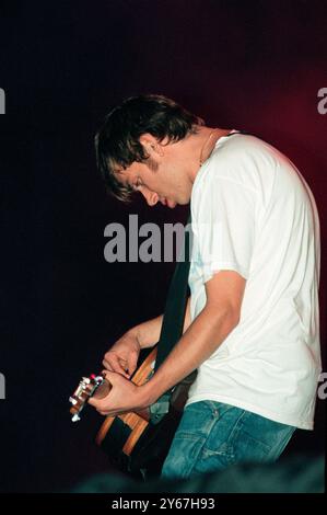 Damon Albarn, chanteur avec Blur, groupe britannique Britpop, se produisant au Reading Festival 1999, Berkshire, Angleterre, Royaume-Uni Banque D'Images