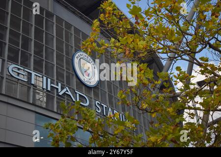 Manchester, Royaume-Uni. 24 septembre 2024. Vue générale à l'extérieur de l'Etihad Stadium avant le match de 3e tour Manchester City FC vs Watford FC Carabao Cup à l'Etihad Stadium, Manchester, Angleterre, Royaume-Uni le 24 septembre 2024 Credit : Every second Media/Alamy Live News Banque D'Images