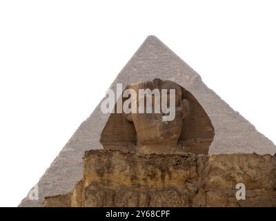 Le Grand Sphinx à Gizeh avec la pyramide de Khafre en arrière-plan Banque D'Images