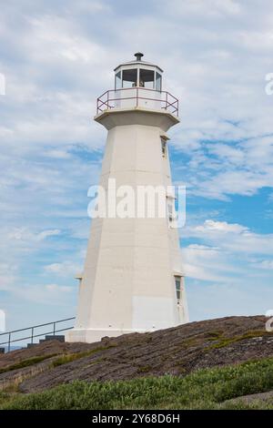 Phare moderne au lieu historique national Cape Spear Lighthouse à John's, Terre-Neuve-et-Labrador, Canada Banque D'Images