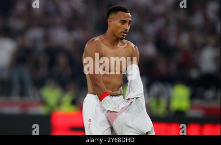 Stuttgart , Allemagne. 22 septembre 2024. Jamie Leweling du VfB Stuttgart célèbre à la fin de leur match de football allemand Bundesliga contre Borussi Banque D'Images