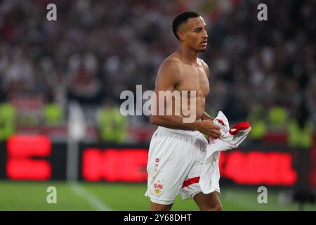 Stuttgart , Allemagne. 22 septembre 2024. Jamie Leweling du VfB Stuttgart célèbre à la fin de leur match de football allemand Bundesliga contre Borussi Banque D'Images