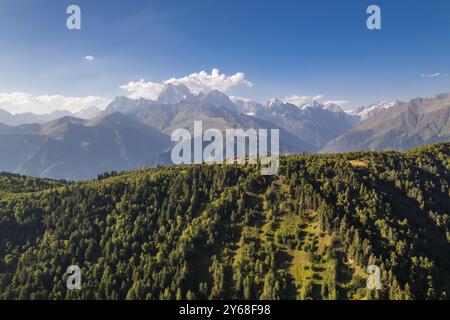 Vue panoramique sur le paysage montagneux Banque D'Images