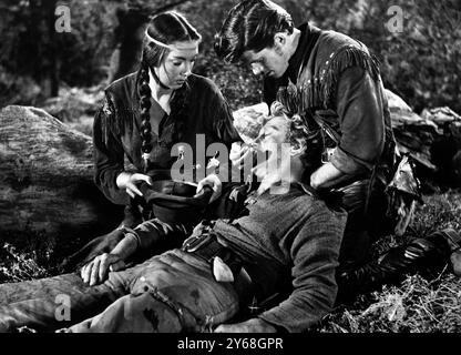 Elizabeth Threatt (à gauche), Kirk Douglas (au centre), Dewey Martin (à droite), sur le plateau du film WESTERN, 'le Grand ciel', RKO Radio Pictures, 1952 Banque D'Images