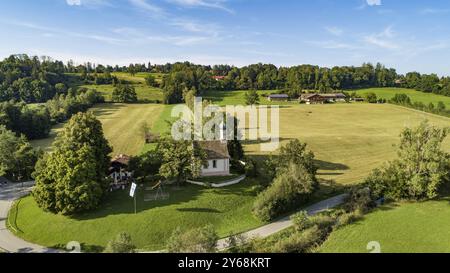 Vue aérienne de l'église Saint-Georges, appelée s'Aehndl, dans Murnauer Moss, Murnau, Bavière, Allemagne, Europe Banque D'Images