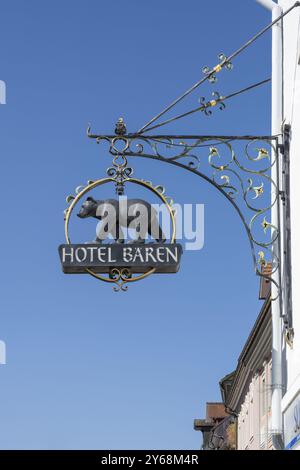 Panneau de nez, panneau de pub avec un ours noir sur un mur de maison dans la vieille ville historique de Villingen, Villingen-Schwenningen, quartier de la Forêt Noire, Baden-Wuer Banque D'Images