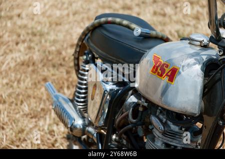 Moto BSA exposée au rallye de véhicules classiques d'Ackworth, West Yorkshire Royaume-Uni en 2005 Banque D'Images