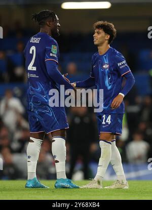 Londres, Royaume-Uni. 24 septembre 2024. Joao Felix (R) de Chelsea célèbre avec Axel Disai après avoir marqué 3-0 lors du match de la Carabao Cup à Stamford Bridge, Londres. Le crédit photo devrait se lire : Paul Terry/Sportimage crédit : Sportimage Ltd/Alamy Live News Banque D'Images