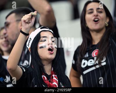 ISTANBOEL - les supporters de Besiktas lors du match turc Super Lig entre Besiktas AS et Eyupspor au stade Besiktas Park le 22 septembre 2024 à Istanbul, Turquie. ANP | Hollandse Hoogte | GERRIT VAN KEULEN Banque D'Images