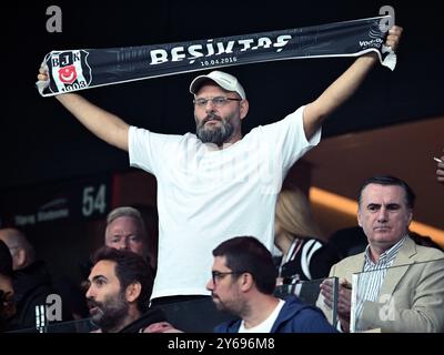 ISTANBOEL - les supporters de Besiktas lors du match turc Super Lig entre Besiktas AS et Eyupspor au stade Besiktas Park le 22 septembre 2024 à Istanbul, Turquie. ANP | Hollandse Hoogte | GERRIT VAN KEULEN Banque D'Images