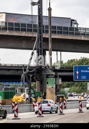 Großes Bohrgerät im Autobahnkreuz Duisburg-Kaiserberg, kompletter Um- und Neubau des Kreuz der A3 und A40, alle Brücke, Rampen, Fahrbahnen werden erneuert und teils erweitert, 8 Jahre Bauzeit, ebenso erneuert werden dort verlaufende Eisenbahnbrücken, NRW, Deutschland, AK Kaiserberg *** Grande installation de forage à Duisburg Kaiserberg *** Grande installation de forage à Duisburg Kerweitert und teils erweitert und Teils erweitert construction de pont, changement de remplacement, et de routes, 8 ans, changement de pont, et de construction, Arepart, changement de voies de chemin de chemin de chemin de chemin de chemin de chemin de chemin de chemin de chemin de chemin de fer, Allemagne, Kaiserberg interch Banque D'Images