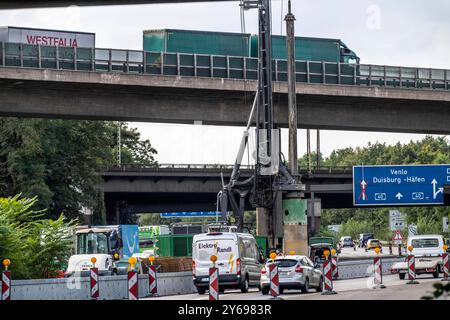 Großes Bohrgerät im Autobahnkreuz Duisburg-Kaiserberg, kompletter Um- und Neubau des Kreuz der A3 und A40, alle Brücke, Rampen, Fahrbahnen werden erneuert und teils erweitert, 8 Jahre Bauzeit, ebenso erneuert werden dort verlaufende Eisenbahnbrücken, NRW, Deutschland, AK Kaiserberg *** Grande installation de forage à Duisburg Kaiserberg *** Grande installation de forage à Duisburg Kerweitert und teils erweitert und Teils erweitert construction de pont, changement de remplacement, et de routes, 8 ans, changement de pont, et de construction, Arepart, changement de voies de chemin de chemin de chemin de chemin de chemin de chemin de chemin de chemin de chemin de chemin de fer, Allemagne, Kaiserberg interch Banque D'Images