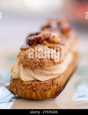 Gâteau Paris Brest individuel, pâtisserie française Banque D'Images