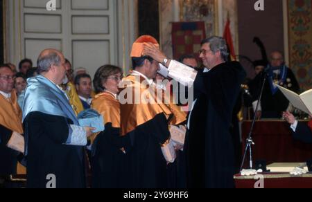 ADOLFO SUAREZ GONZALEZ. POLITICO ESPAÑOL. CEBREROS 1932-2014. PRESIDENTE DEL GOBIERNO DE ESPAÑA AÑOS 1976 AL 1981. INVESTIDO DOCTOR HONORIS CAUSA POR LA UNIVERSIDAD COMPLUTENSE DE MADRID , AÑO 1996. Banque D'Images