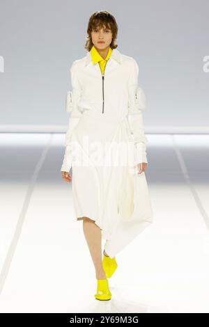 Paris, France. 24 septembre 2024. Piste ALAINPAUL printemps/été 2025 lors de la Fashion week de Paris le 2024 septembre - Paris, France, 24/09/2024 crédit : dpa/Alamy Live News Banque D'Images