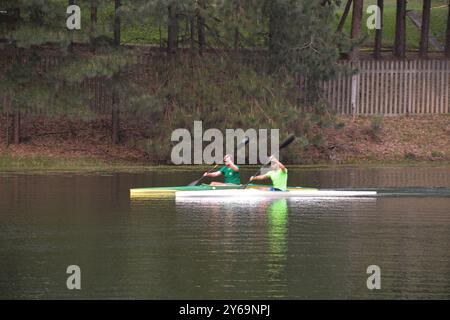 Caxias do Sul, Brésil. 24 septembre 2024. Images des élèves du programme Caxias Navegar, qui offre des cours dans les sports nautiques de canoë, aviron et voile depuis 2001, pour les élèves de tous les systèmes scolaires de la ville âgés de huit à 17 ans. Caxias do Sul, RS, mardi (24). Crédit : Antônio Machado/FotoArena/Alamy Live News Banque D'Images