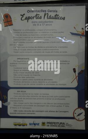 Caxias do Sul, Brésil. 24 septembre 2024. Images des élèves du programme Caxias Navegar, qui offre des cours dans les sports nautiques de canoë, aviron et voile depuis 2001, pour les élèves de tous les systèmes scolaires de la ville âgés de huit à 17 ans. Caxias do Sul, RS, mardi (24). Crédit : Antônio Machado/FotoArena/Alamy Live News Banque D'Images
