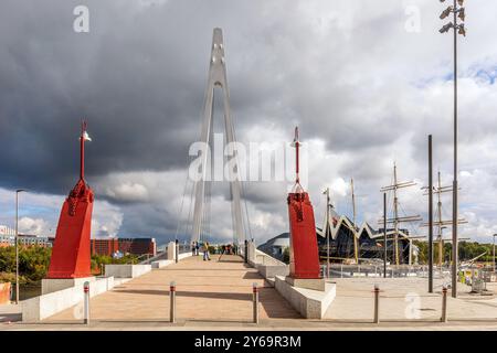 Le pont Govan-Partick est un nouveau pont à Glasgow, en Écosse, pour transporter les piétons et les vélos à travers la rivière Clyde, Banque D'Images