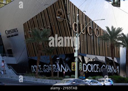 Las Vegas, États-Unis. 23 septembre 2024. LAS VEGAS, NEVADA - 23 SEPTEMBRE : une vue extérieure d'un magasin Gucci et Dolce & Gabbana est vue le 23 septembre 2024 à Las Vegas, Nevada. (Photo de Bryan Steffy/Sipa USA) crédit : Sipa USA/Alamy Live News Banque D'Images