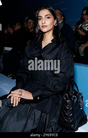 Paris, France. 24 septembre 2024. Sonam Kapoor assiste au défilé CHRISTIAN DIOR printemps/été 2025 lors de la Fashion week de Paris le 2024 septembre - Paris, France, 24/09/2024 crédit : dpa/Alamy Live News Banque D'Images