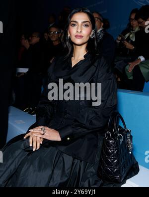 Paris, France. 24 septembre 2024. Sonam Kapoor assiste au défilé CHRISTIAN DIOR printemps/été 2025 lors de la Fashion week de Paris le 2024 septembre - Paris, France, 24/09/2024 crédit : dpa/Alamy Live News Banque D'Images