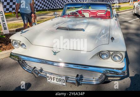 1959 ford thunderbird convertibleat the Cooly Rocks on festival à Coolangatta, Gold Coast, queensland, Australie Banque D'Images