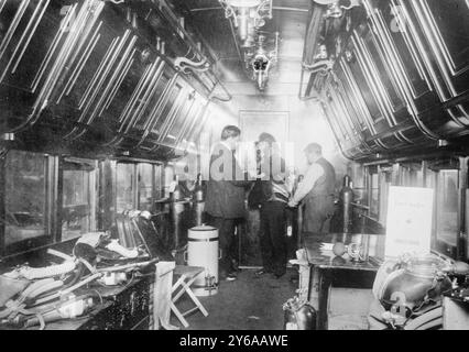 Intérieur de la voiture de sauvetage de la mine, négatifs en verre, 1 négatif : verre ; 5 x 7 po. ou plus petit. Banque D'Images