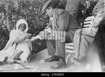 Géo. Tyler au Maroc, photo montre George Crouse Tyler (1867-1946), directeur de théâtre New-yorkais chez Liebler & Co, entre environ 1910 et environ 1915, négatifs en verre, 1 négatif : verre ; 5 x 7 po. ou plus petit. Banque D'Images