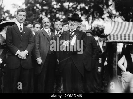 Straus, L.L. bonheur, O. Straus, photos montre Lucien Laurent bonheur (né en 1864) et Oscar Straus (1850-1926), candidat du Bull Moose Party au poste de gouverneur de New York en 1912 ; chez le politicien William Bourke Cockran (1854-1923), Port Washington, long Island, État de New York, 1912 septembre 28, négatifs en verre, 1 négatif : verre ; ou plus petit. Banque D'Images