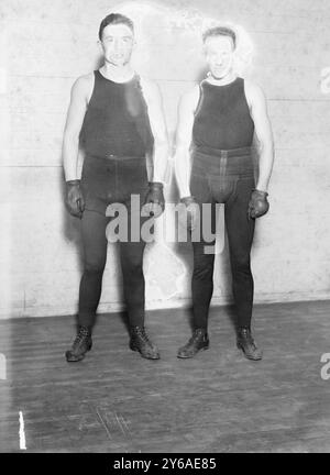 Tommy & Mike Gibbons, photographie montre les boxeurs Mike Gibbons (1887-1956) et son frère Thomas Joseph Gibbons (1891-1960).., entre environ 1910 et environ 1915, boxe, négatifs en verre, 1 négatif : verre ; 5 x 7 po. ou plus petit. Banque D'Images