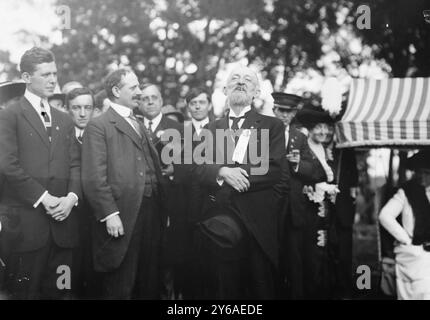 Straus, L.L. bonheur, & O. Straus, photos montrent Lucien Laurent bonheur (né en 1864) et Oscar Straus (1850-1926), candidat du Bull Moose Party au poste de gouverneur de New York en 1912 ; chez le politicien William Bourke Cockran (1854-1923), Port Washington, long Island, État de New York, 1912 septembre 28, négatifs en verre, 1 négatif : verre ; ou plus petit. Banque D'Images