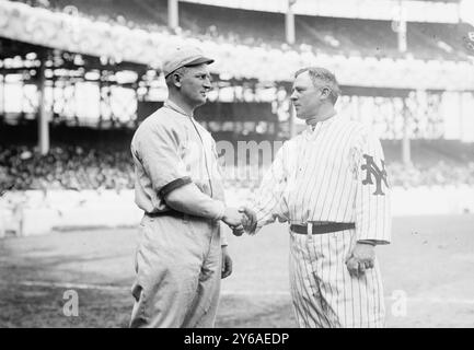 Managers Harry Wolverton, New York Al, & John McGraw, New York NL (baseball), 1912 avr. 21., négatifs en verre, 1 négatif : verre ; 5 x 7 po. ou plus petit. Banque D'Images