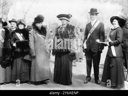 MRS Mary Bair, Mr. N. Albert Wood, MRS Richard Coke Burleson, Dr & MRS O.J. Stevenson, 1913 mars 3, négatifs en verre, 1 négatif : verre ; 5 x 7 po. ou plus petit. Banque D'Images