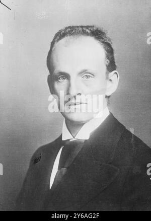 G. Hauptmann, photo montre le dramaturge, romancier et poète allemand Gerhart Hauptmann (1862-1946) qui a remporté le prix Nobel de littérature en 1912., entre environ 1910 et environ 1915, négatifs en verre, 1 négatif : verre ; 5 x 7 po. ou plus petit. Banque D'Images