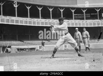 Chief Meyers, New York NL (baseball), photo montre John Tortes 'Chief' Meyers (1880-1971), un Indien Cahuilla qui a joué pour les Giants de New York., 1910, négatifs en verre, 1 négatif : verre ; 5 x 7 po. ou plus petit. Banque D'Images