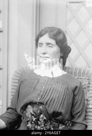 Helen Keller, photo shows Helen Keller (1880-1968) peut-être au salon international des fleurs, New York, avril 1913., 1913 avril, Glass Negative, 1 négatif : verre ; ou plus petit. Banque D'Images
