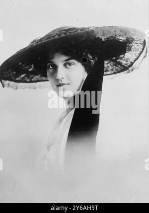 Maria de Suède (Russie), photos montre la Grande-duchesse Maria Pavlovna de Russie (1890-1958), qui a épousé le prince Vilhelm de Suède en 1908 et a divorcé en 1914., 1912 ou plus tard, négatifs en verre, 1 négatif : verre ; 5 x 7 po. ou plus petit. Banque D'Images