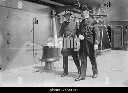 Capitaine J.H. Oliver et CdR. F. Hughes, photos montrant le capitaine James Harrison Oliver (1857-1928) et l'amiral Charles Frederick Hughes (1866-1934)., 1914 avril 25, négatifs en verre, 1 négatif : verre ; 5 x 7 po. ou plus petit. Banque D'Images