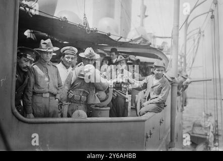 Sur le CUBA, photo montre le navire cubain Cuba. Le Cuba était à New York pour participer aux cérémonies de dévoilement du mémorial du cuirassé Maine, qui avait explosé dans le port de la Havane, à Cuba, pendant la guerre hispano-américaine de 1898. En 1913, le monument a été placé au Columbus Circle et à l'entrée de la 59e rue de Central Park à New York., 1913 mai, négatifs en verre, 1 négatif : verre ; 5 x 7 po. ou plus petit. Banque D'Images