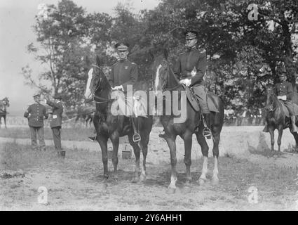 Maj. F. W. Sladen & Lt. H.D. Higley, photos montrant Fred W. Sladen qui était surintendant (commandant) de West point de 1922 à 1925, avec le lieutenant H.D. Higley., 1926 mai 11, négatifs en verre, 1 négatif : verre ; 5 x 7 po. ou plus petit. Banque D'Images