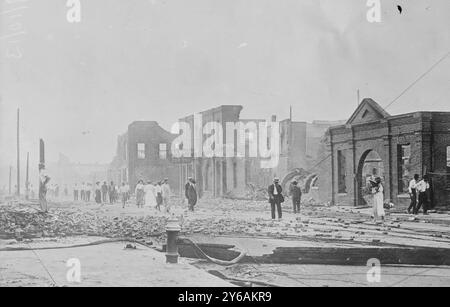 Hot Springs (Arkansas), incendie sept., 1913 - épave de l'usine de gaz, photo montre les ruines d'une usine de gaz à Hot Springs, Arkansas après un incendie le 5 septembre 1913., 1913 septembre 10, Hot Springs, Ark, négatifs en verre, 1 négatif : verre ; ou plus petit. Banque D'Images