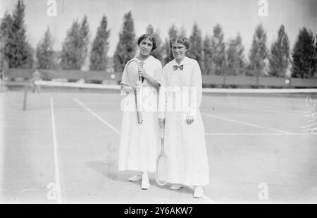 Mlle Cassell et MM. Marshall McLean, photos montrant les championnes de tennis Clare Cassell et MM. Marshall McLean au tournoi féminin en simple du Montclair Athletic Club à Montclair, N.J., 1913 septembre 19, Glass négatifs, 1 négatif : Glass; 5 x 7 pouces ou plus petit. Banque D'Images