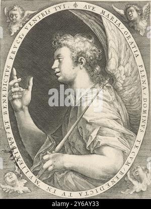 Annonciation (ange Gabriel), l'ange Gabriel avec un bâton à la main. La scène est placée dans un cadre ovale avec une inscription de bordure en latin et chérubins dans les coins. Dans la marge une légende de quatre lignes, en deux colonnes, en latin. Pendentif d'une estampe de la Vierge Marie., estampe, imprimeur : Crispijn van de passe (I), inconnu, 1574 - 1637, papier, gravure, hauteur, 246 mm × largeur, 179 mm Banque D'Images